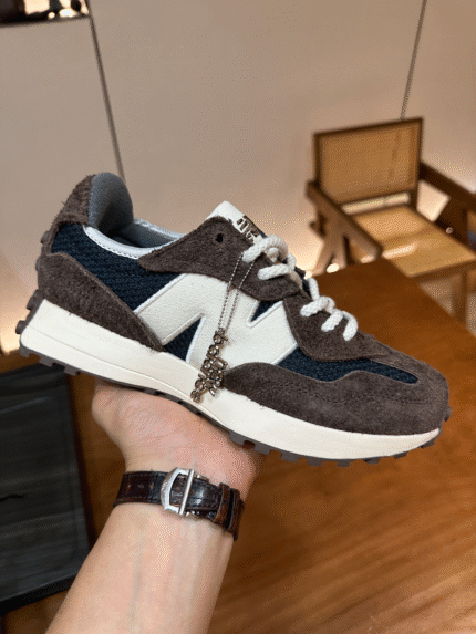 NB 327 blanco y marrón